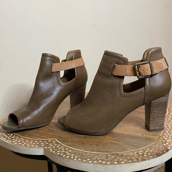 Clarks Shira Nicole Open Toed Heeled Sandals Brown and Tan Leather Ankle Booties - Picture 1 of 12